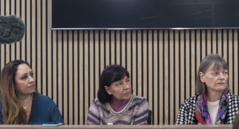 La abogada Laura Sgró, Gloria Branciani, y Mirando Kovav. Foto: EFE