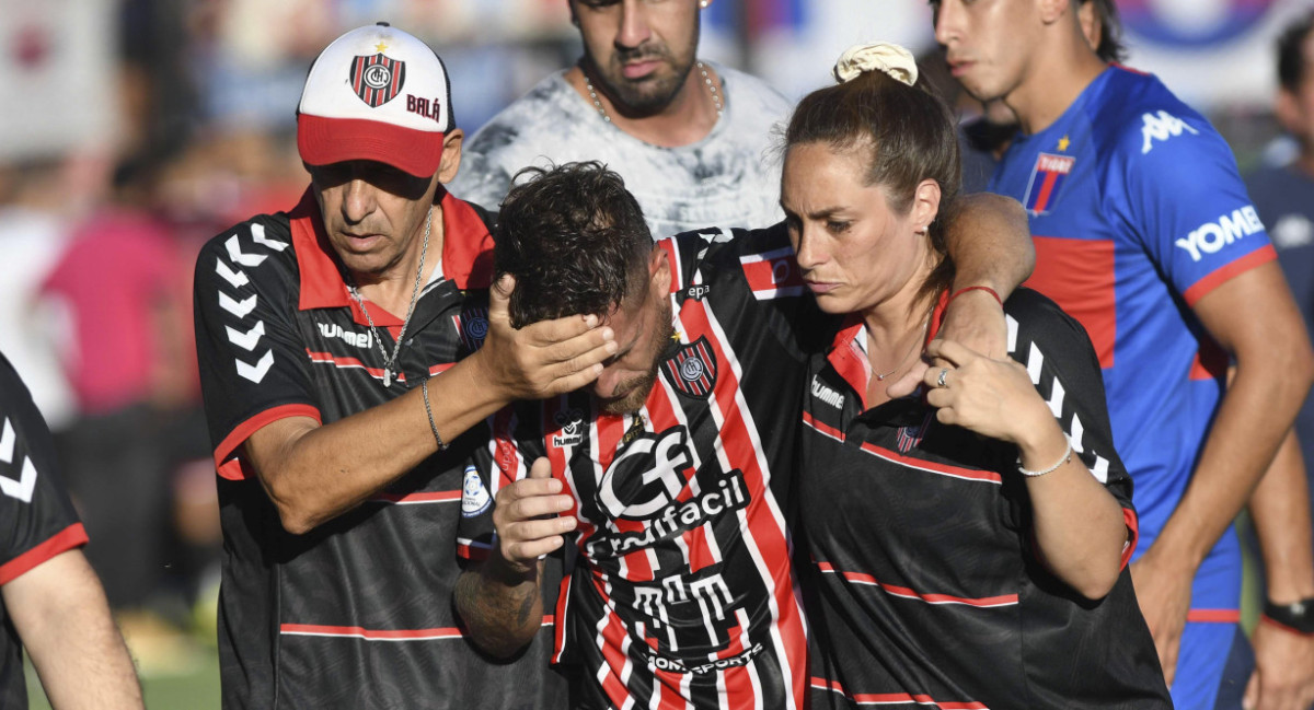 Agresión a Fernando Brandán; Tigre vs Chacarita; Copa Argentina. Foto: Télam.