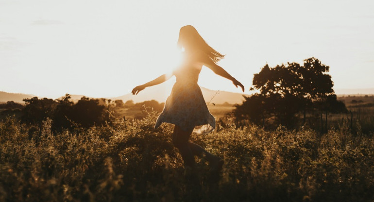 Mujeres, felicidad. Foto: Unsplash.