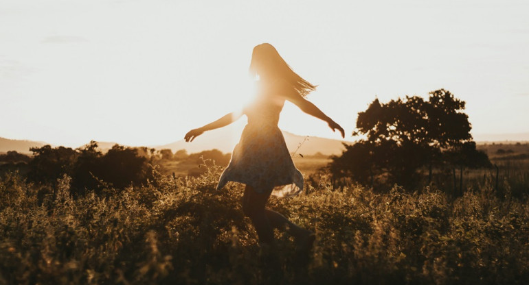 Mujeres, felicidad. Foto: Unsplash.