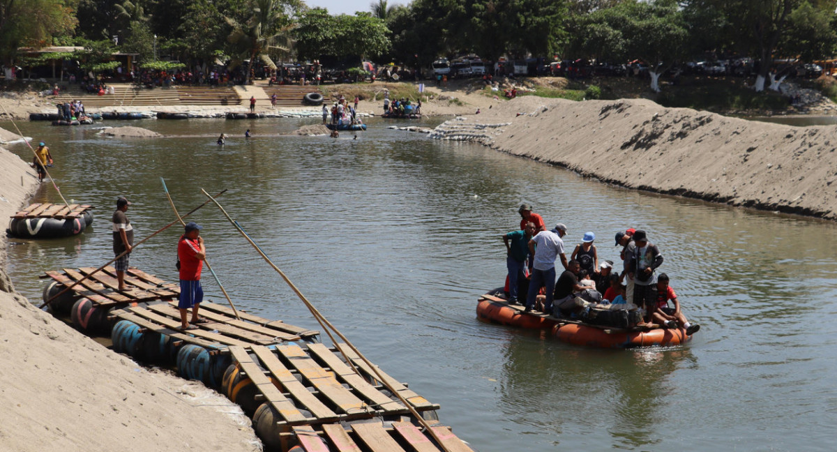 Migrantes en la frontera entre México y Estados Unidos. Foto: EFE.