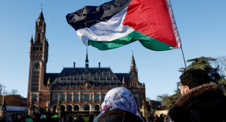 Palestinos en la CIJ. Foto: Reuters.