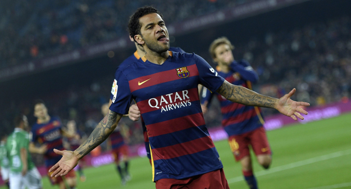 Dani Alves en el Barcelona. Foto: NA.