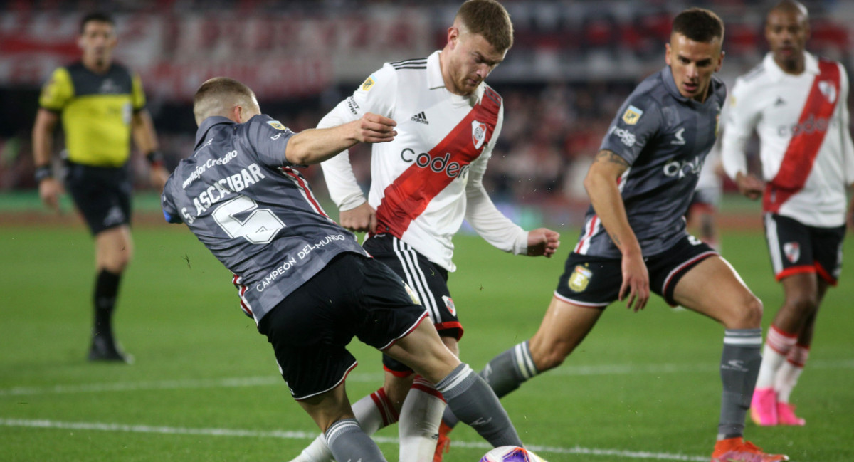 Estudiantes y River se medirán en la Supercopa Argentina 2023. Foto: NA.