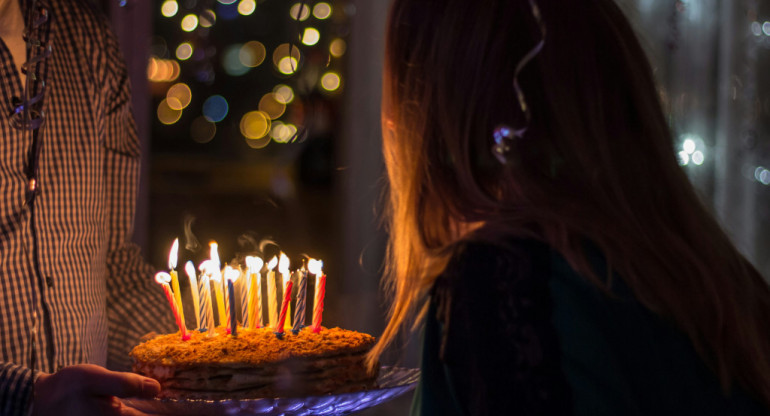 Cumpleaños, festejo, nacimiento. Foto: Unsplash