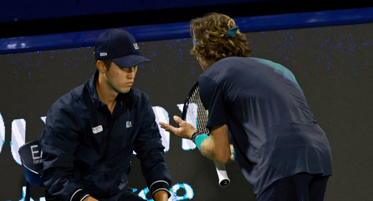 Ataque de furia de Andrey Rublev en el ATP 500 de Dubái. Foto: REUTERS.