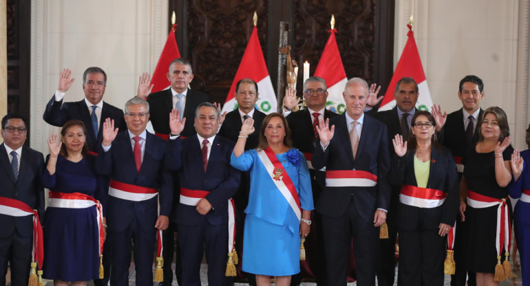 Dina Boluarte y el gabinete de Perú. Foto: EFE