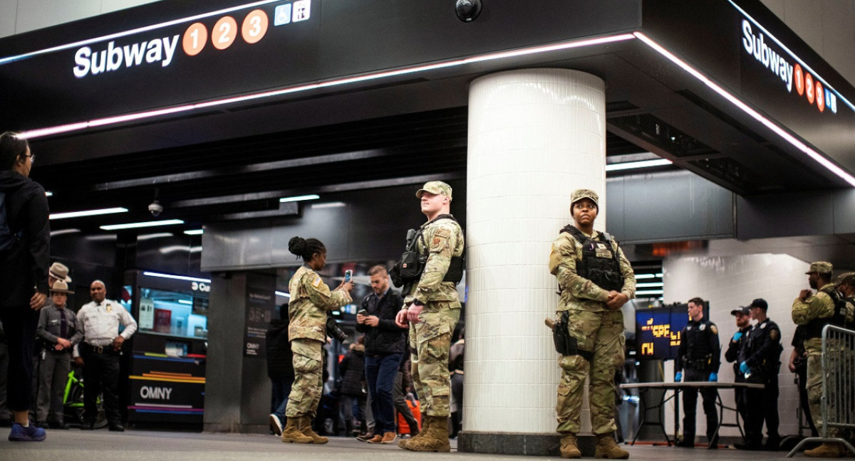 Controles policiales en los subtes de Nueva York, Estados Unidos. Foto: Reuters.