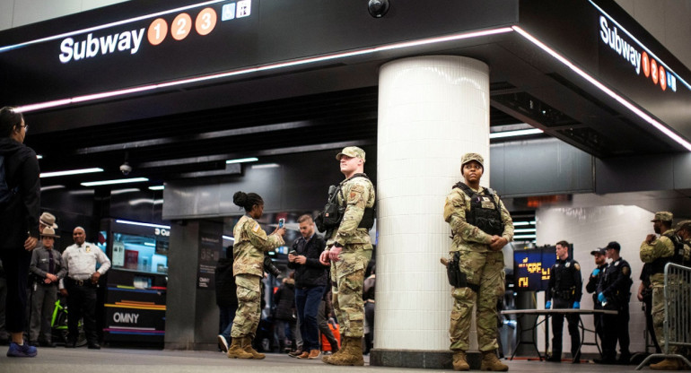 Controles policiales en los subtes de Nueva York, Estados Unidos. Foto: Reuters.