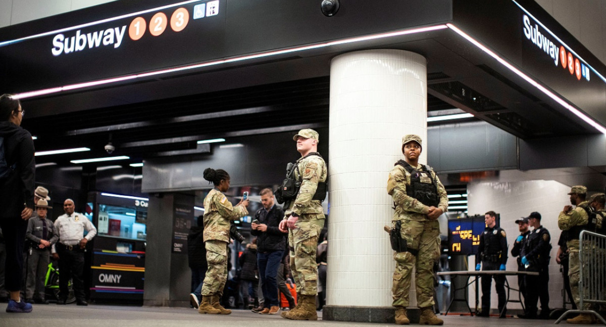 Controles policiales en los subtes de Nueva York, Estados Unidos. Foto: Reuters.