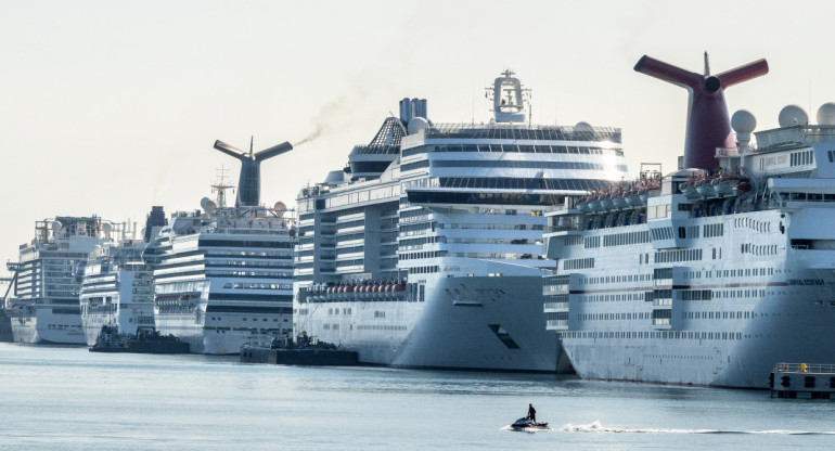 Un crucero atracado en el puerto de Nueva York. Foto: EFE