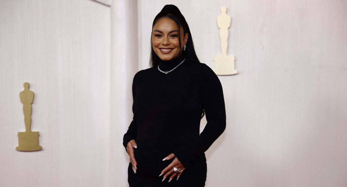 Vanessa Hudgens en la alfombra de los Premios Oscar 2024. Foto: Reuters.