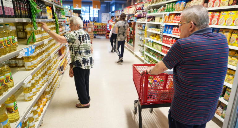 Supermercados, consumo, góndolas. Foto: NA.