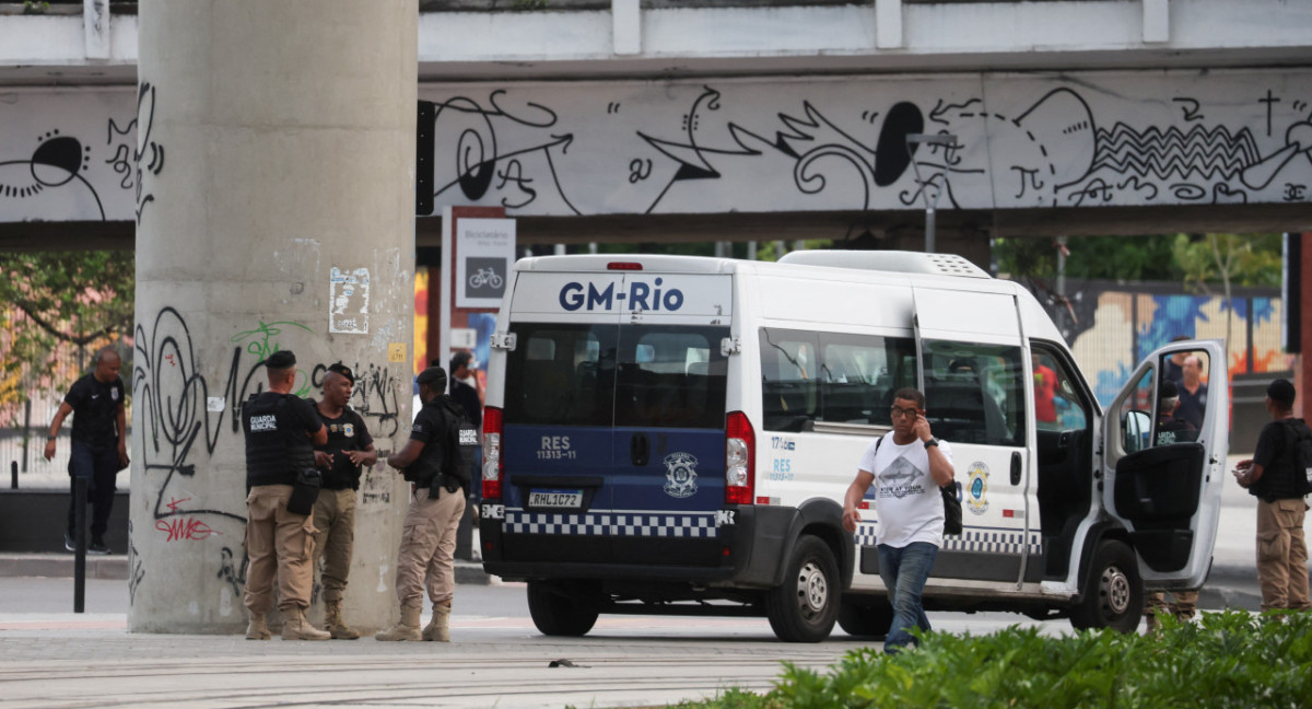 Toma de rehenes en un micro en la terminal de Río de Janeiro. Foto: REUTERS.