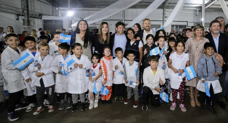 Kicillof inauguró el nuevo edificio de la Escuela Secundaria N°8 de Ezeiza. Foto: Instagram @kicillofok