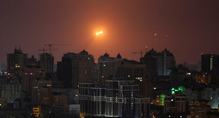 Misiles rusos en cielo ucraniano. Foto: Reuters.