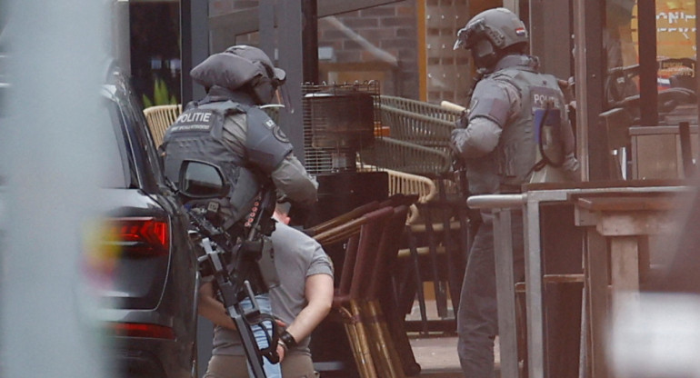 Toma de rehenes en un bar de Países Bajos. Foto: REUTERS.