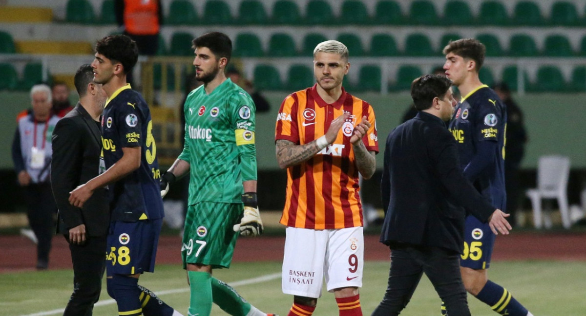 Escándalo en la final de la Supercopa de Turquía. Foto: Reuters.