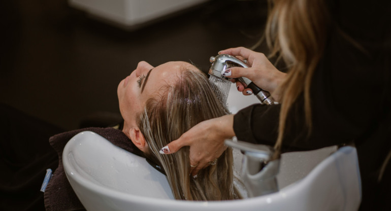 Canas, cabello, tratamiento. Foto: Unsplash