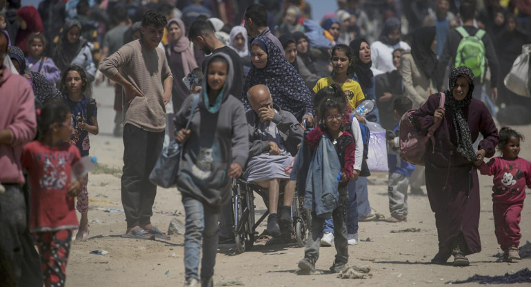 Gazatíes en Rafah. Foto: EFE.