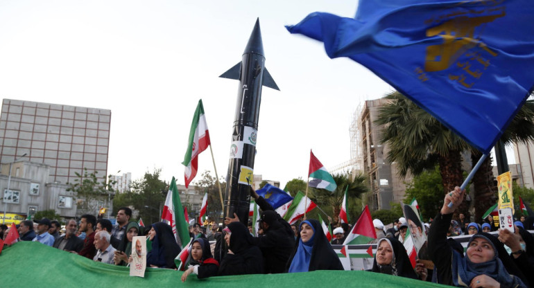 Festejos en Irán por los ataques contra Israel. Foto: EFE.