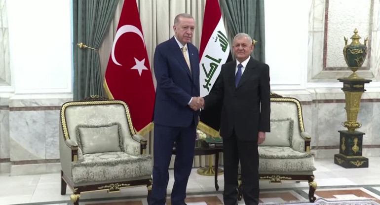 Reunión del presidente de Turquía, Erdogan, y su par de Irak, Rashid. Foto: Reuters.