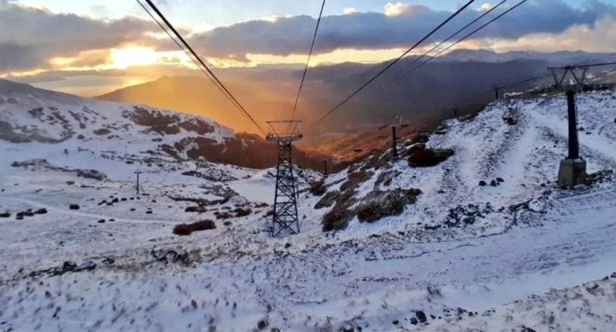 Bariloche presentó su primera nevada fuerte. Foto: NA