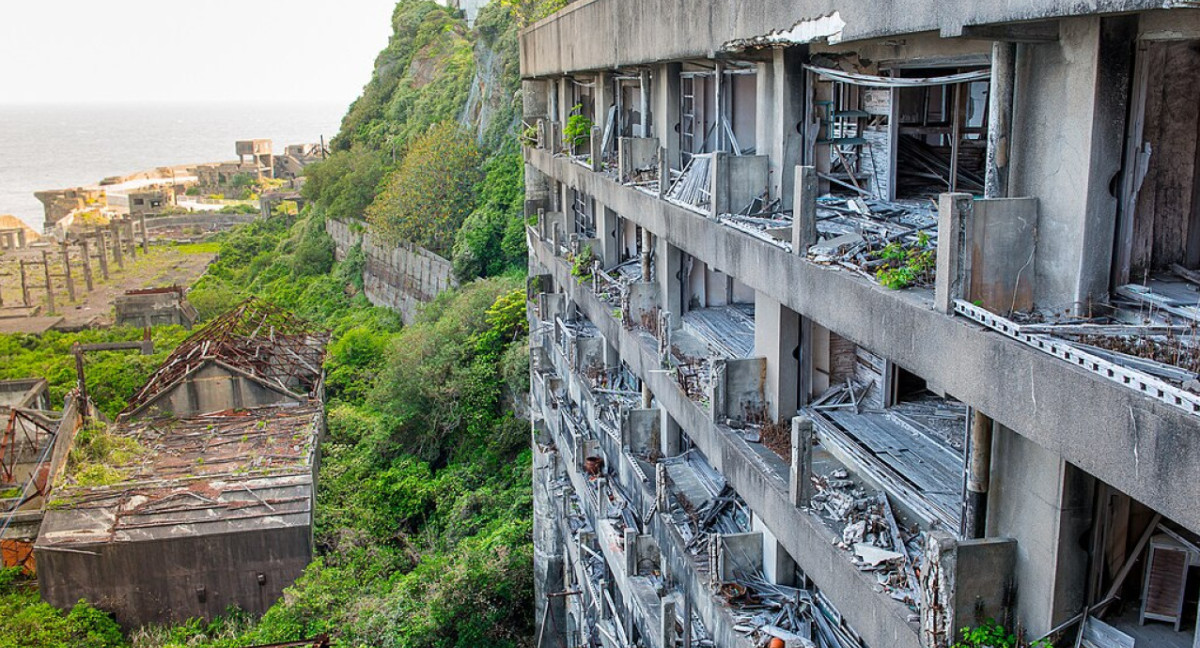 Ruinas en la isla Hashima. Foto: Wikipedia/ Jordy Meow.