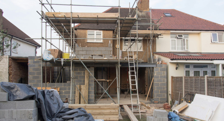 Casa en construcción. Foto: Unsplash.