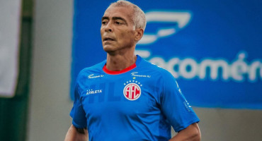 Romario se prepara para volver a jugar. Foto: Instagram @romariofaria