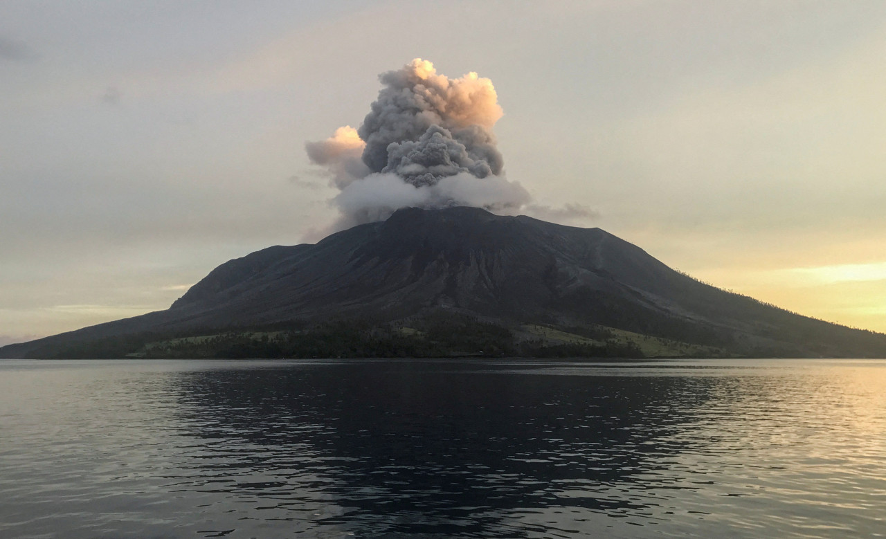 Volcán en Indonesia. Foto: Reuters.