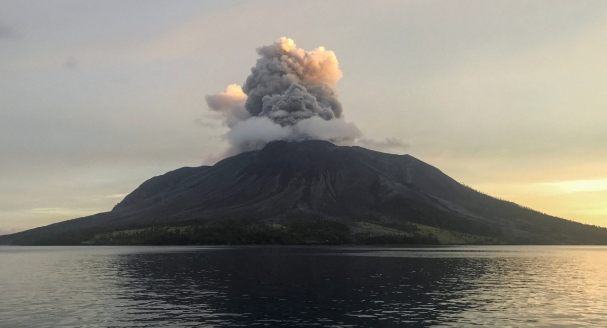 Volcán en Indonesia. Foto: Reuters.