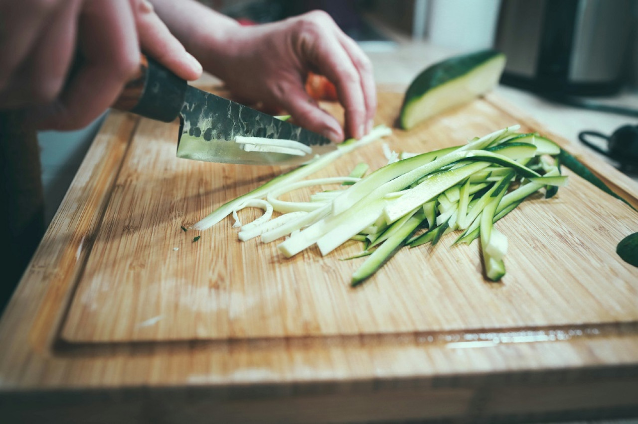 Tabla de picar, limpieza, consejos útiles. Foto: Unsplash.