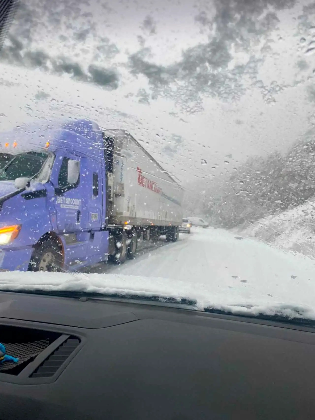 Nieve en la Ruta 40. Foto: gentileza Ahora Comarca