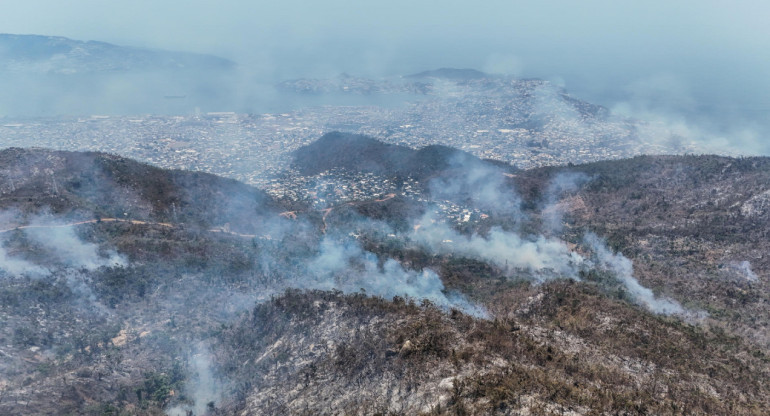 Incendios forestales azotan a la ciudad mexicana de Acapulco. Foto EFE.