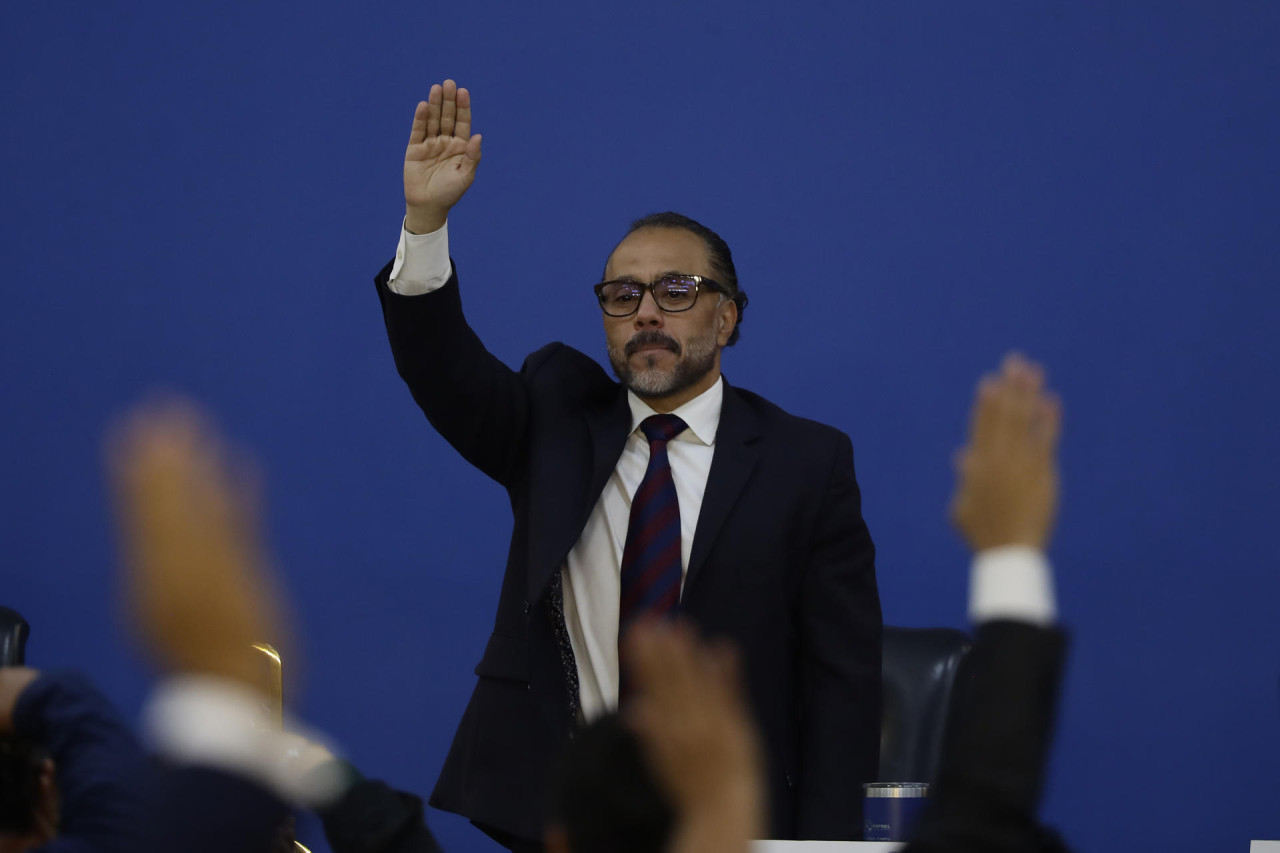El presidente de la Asamblea Legislativa de El Salvador, Ernesto Castro. Foto: EFE.