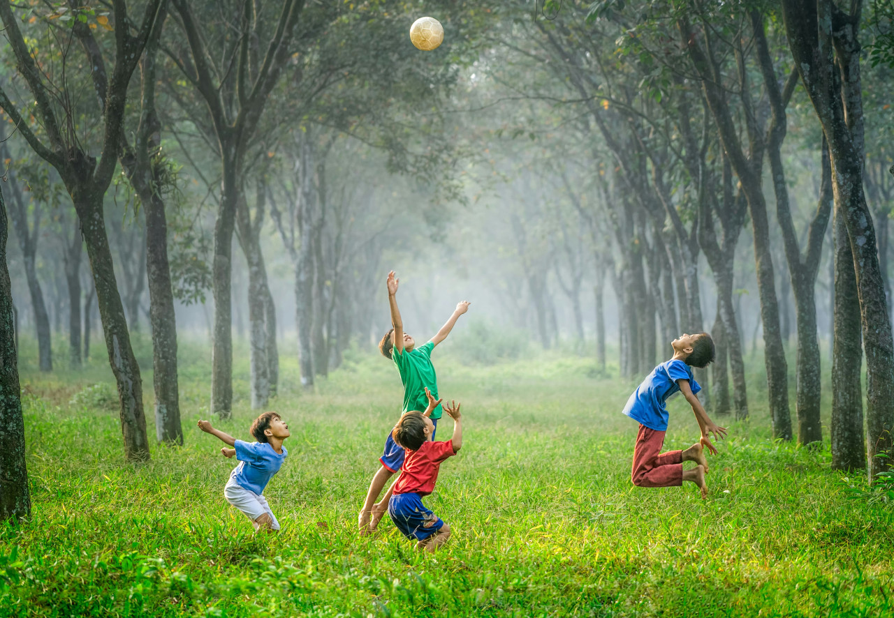 Niños, deporte, infancias. Foto: Unsplash