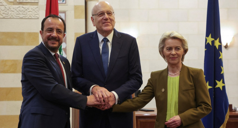 Nikos Christodoulides; Najib Mikati y Ursula Von der Leyen. Foto: Reuters.