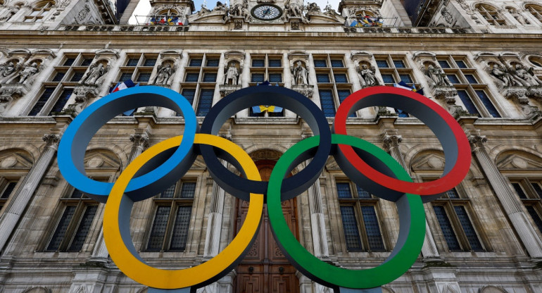 Anillos de los Juegos Olímpicos en el Hotel de Ville City Hall de Paris. Foto: Reuters.