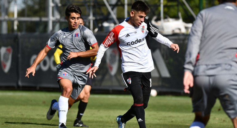 Claudio Echeverri; River vs. Tigre; amistoso. Foto: X @RiverPlate.