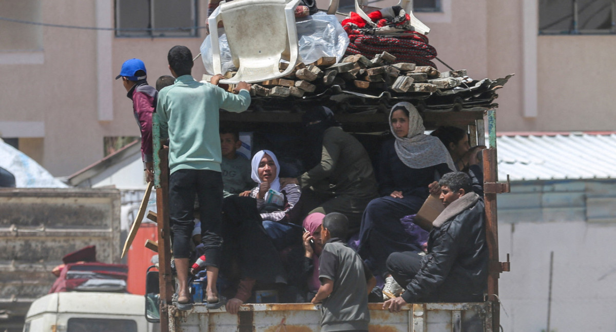 Israel insta a gazatíes a evacuar la ciudad de Rafah. Foto: Reuters.