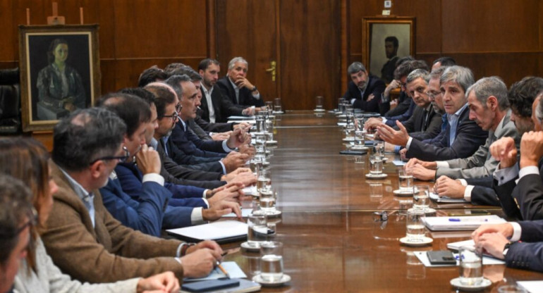 Reunión de Luis Caputo con empresarios de petroleras y productoras de gas.