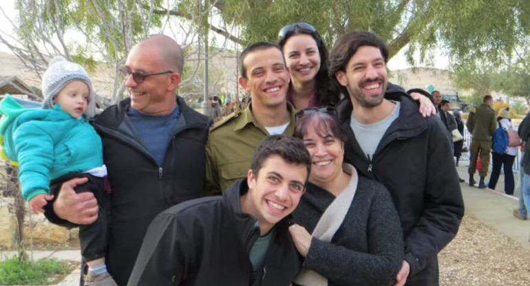 Familia de Lior Rudaeff, rehén secuestrado por Hamás. Foto: Facebook.