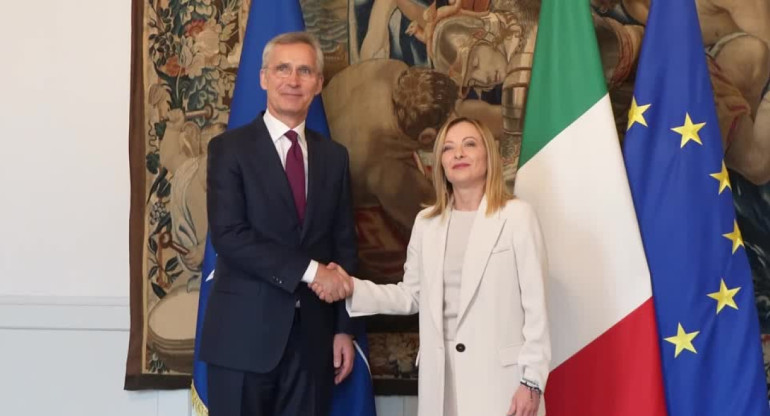 Giorgia Meloni y Jens Stoltenberg. Foto: Reuters.