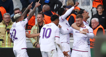 Festejo de Lucas Beltrán para la Fiorentina en la Conference League. Foto: REUTERS.