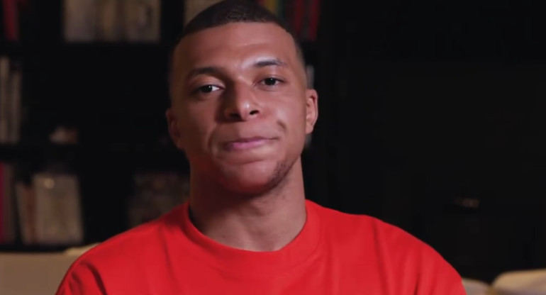 Kylian Mbappé se despide del PSG. Foto: captura video