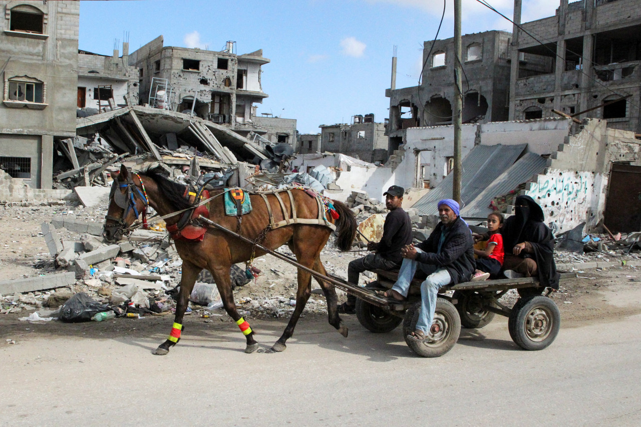 Evacuación de palestinos de Rafah. Foto: Reuters.