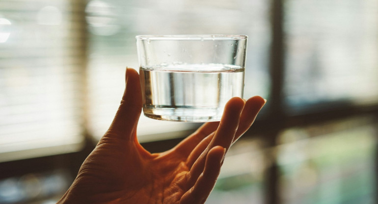 Vaso de agua. Foto: Unsplash.