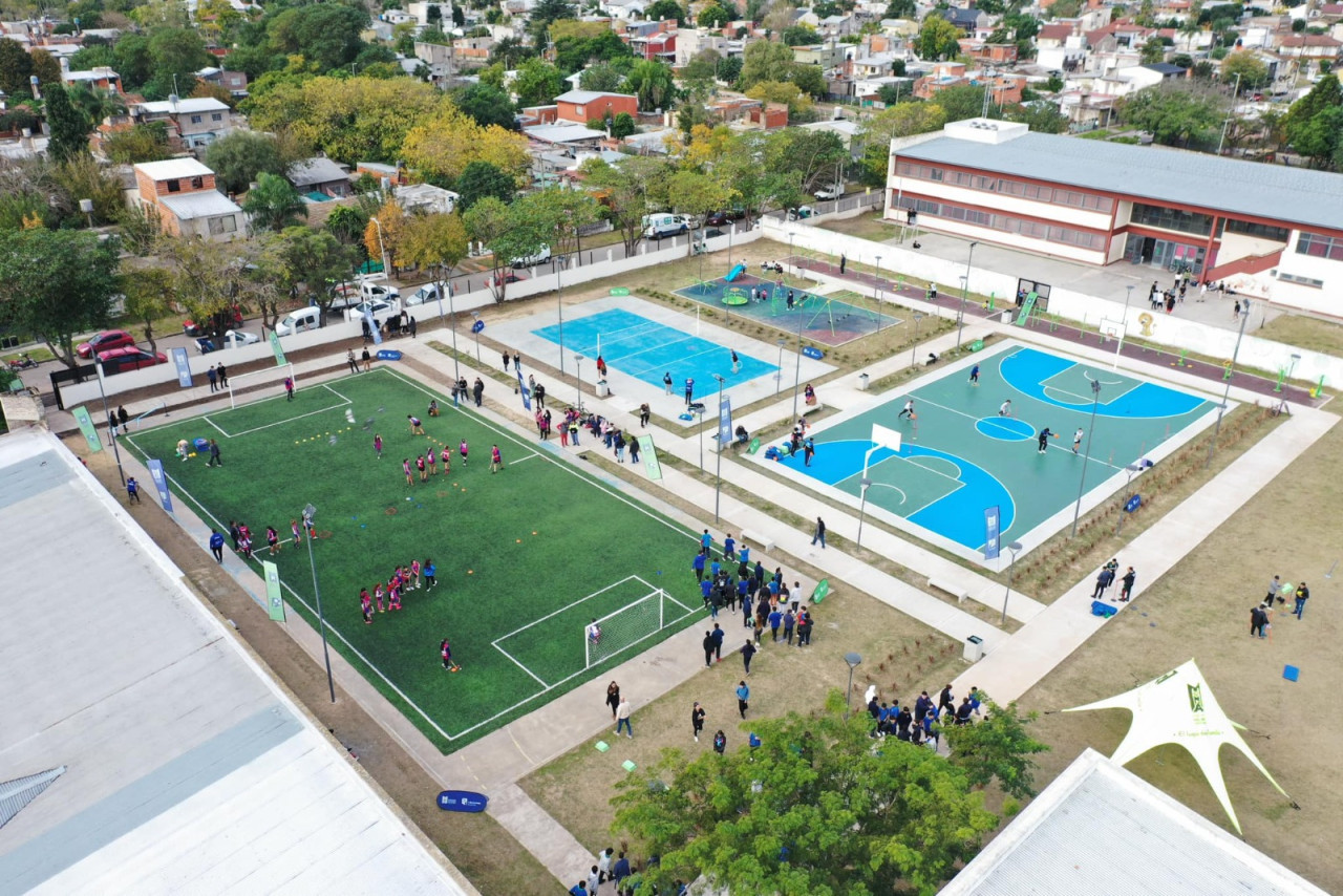 Leo Nardini inauguró el “Playón Multideportivo Villa de Mayo”.