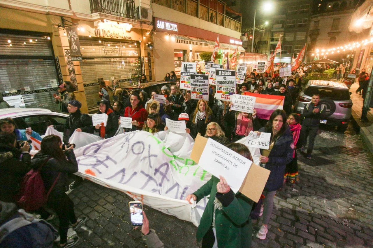 Protestas tras el ataque contra cuatro mujeres lesbianas. Foto: NA.
